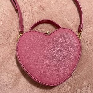 Heart shape crossbody bag 💗